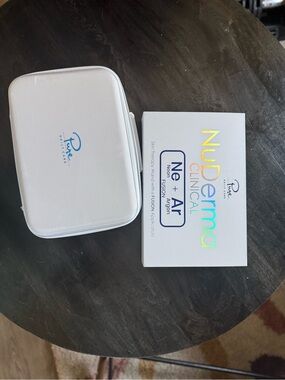 NuDerma Clinica LED Skin Therapy Kit - White + carrying case
